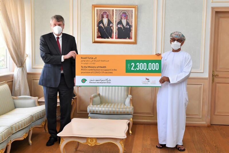 تنمية نفط عمان تتبرع بأكثر من مليوني ريال لشراء لقاح كورونا