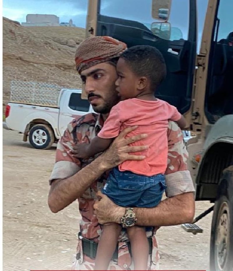 قوة أمن الساحل تنقذ عددًا من الأسر المحتجزة في المنازل