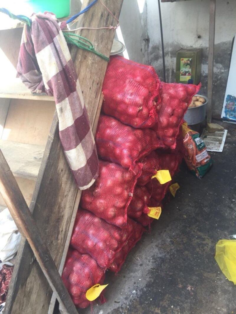 ‏ بالصور: 3 منازل تتحول إلى أماكن للخياطة وتحضير الأطعمة