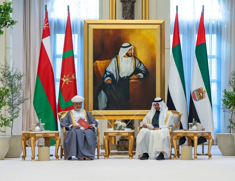 سلطنة عمان‬⁩ والإمارات‬⁩ تصدران بيانًا مشتركًا وتؤكدان: جلسة المباحثات سادتْها روحُ الأخوّة والتعاضد