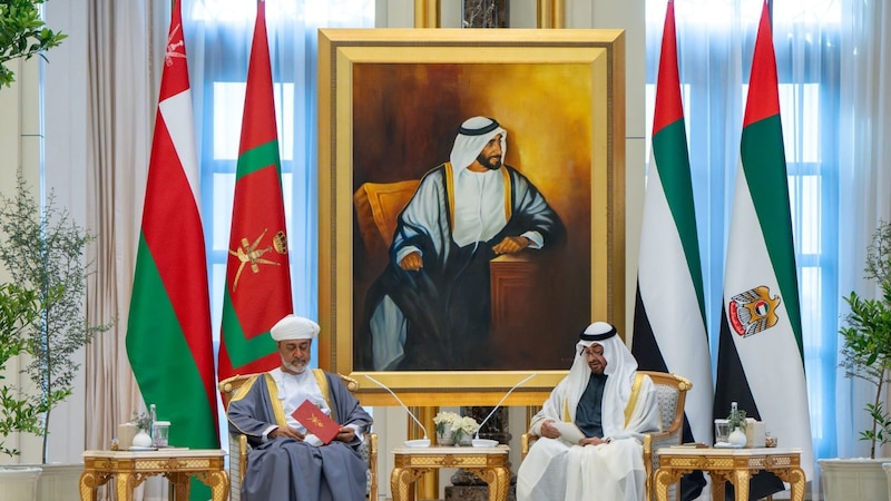 سلطنة عمان والإمارات تصدران بيانًا مشتركًا وتؤكدان: جلسة المباحثات سادتْها روحُ الأخوّة والتعاضد
