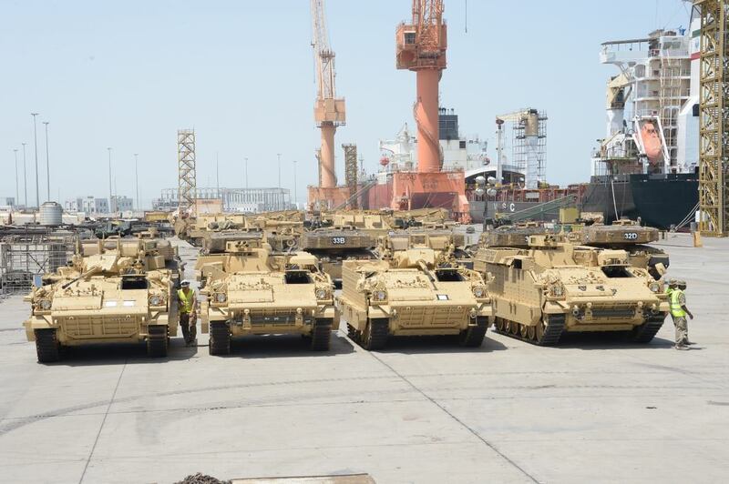 بالصور: وصول معدات بريطانية للتمرين المشترك