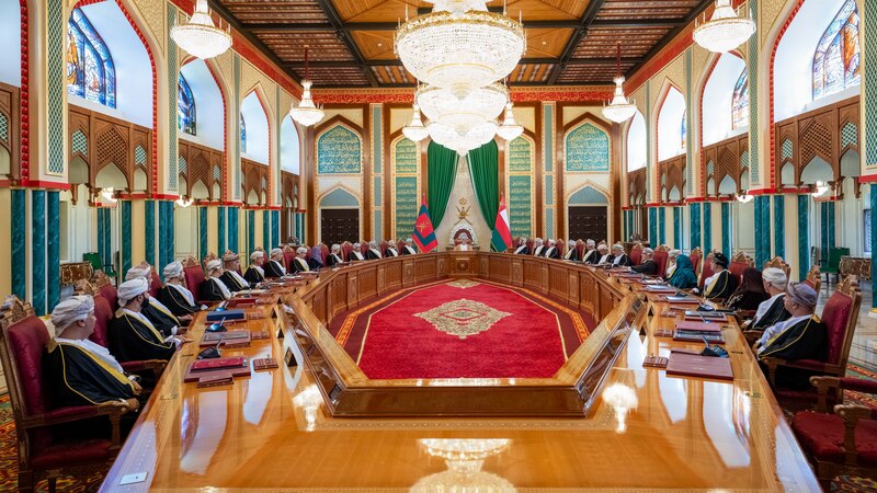 في اجتماع اليوم: غياب سمو السيد فهد وحضور 6 مسؤولين من خارج تشكيلة مجلس الوزراء