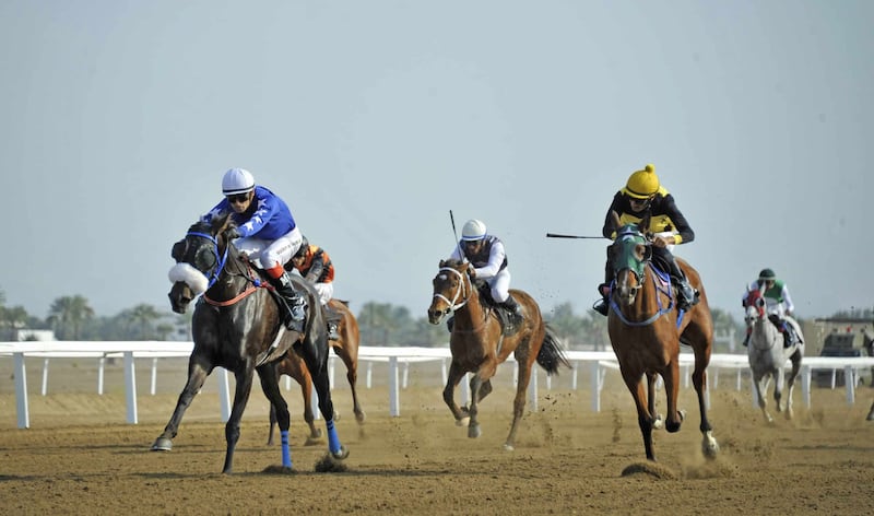 “هاتريك” لفارس عماني في سباق للخيول