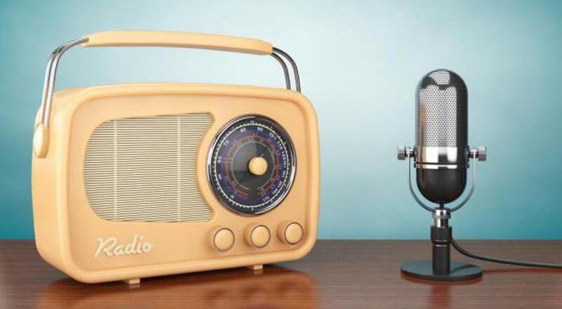 د.محمد المشيخي يكتب: الإذاعات العُمانية والعلاقة بين المذيع والمستمع