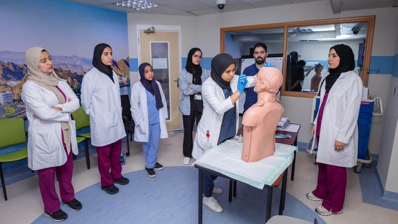 كيف يسهم المجلس العُماني للاختصاصات الطبية في الارتقاء بالمهن الطبية؟