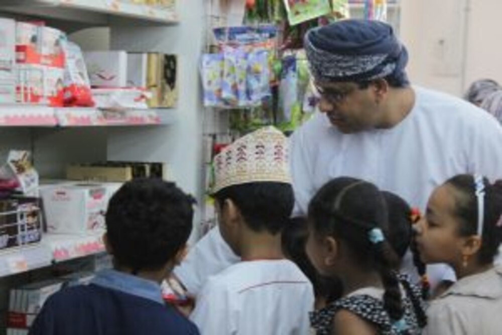 تعليم الأطفال ثقافة الاستهلاك في الحمراء