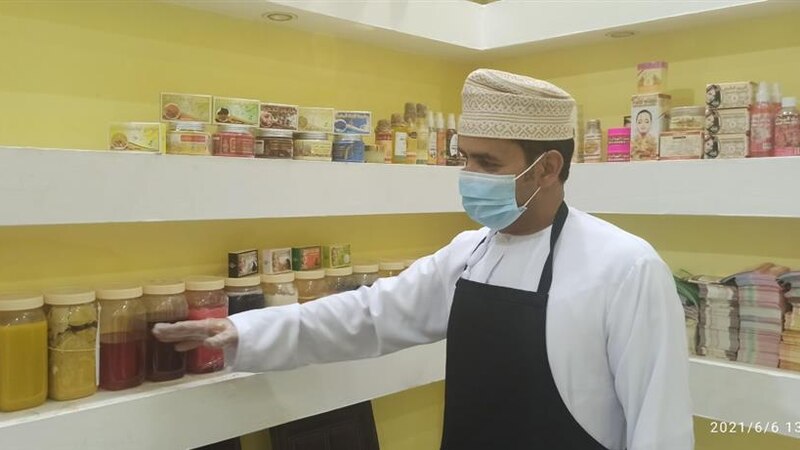 من بائع متجول إلى مالك لمصنع للعطور