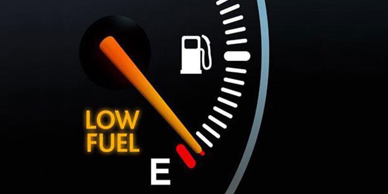 لهذا السبب.. عليك أن تكترث بعد ولوع التحذير الخاص بخزان وقود سيارتك