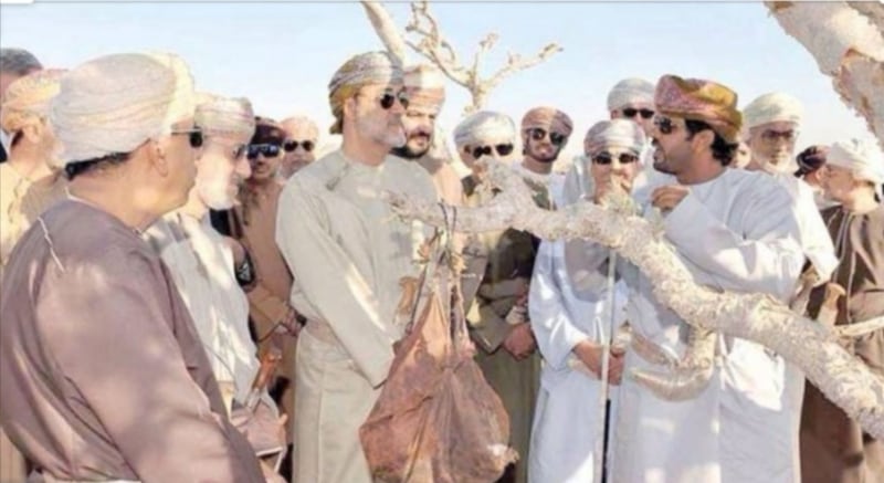 بالصور: حصاد اللبان برعاية السلطان