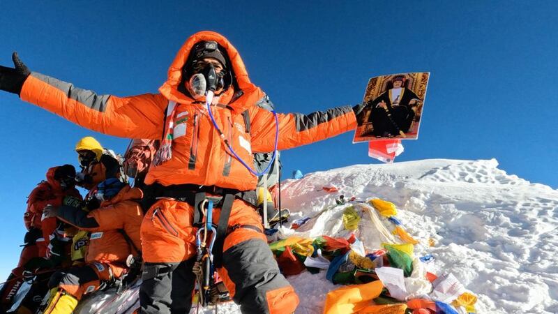 حقق إنجازًا عُمانيا وعربيا: مغامر عماني يتحدث عن صعوده لأعلى قمة في العالم