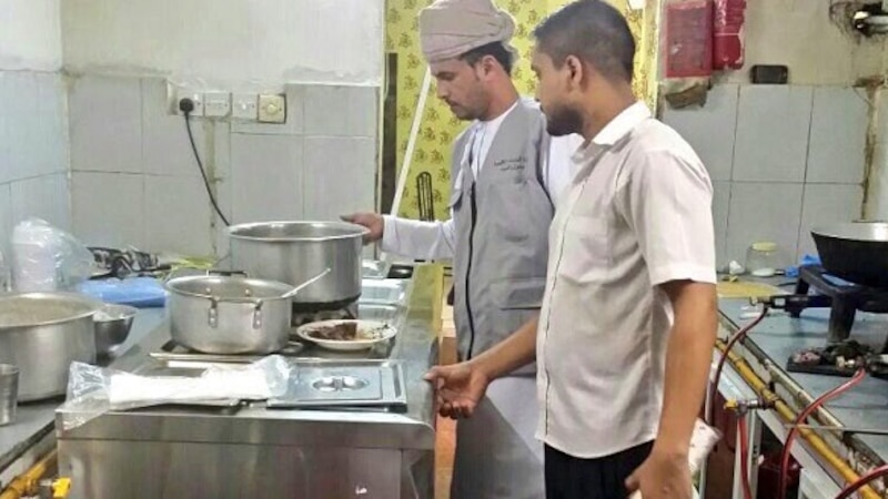 منها أسماك وخضروات فاسدة.. بالصور: إتلاف، مصادرة، إغلاق بسبب حملات تفتيشية مفاجِئة