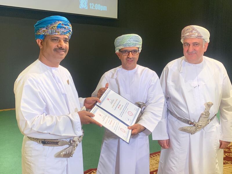 جامعة ظفار أول جامعة بالسلطنة تحصل على الاعتماد المؤسسي