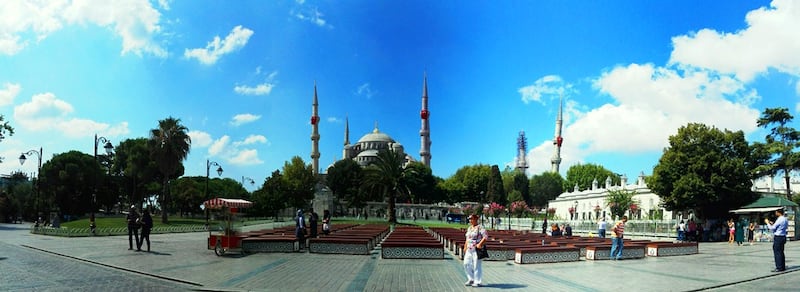 ما المدينة ذات الـ 3500 مسجد و84 متحفا و 10 قصور؟