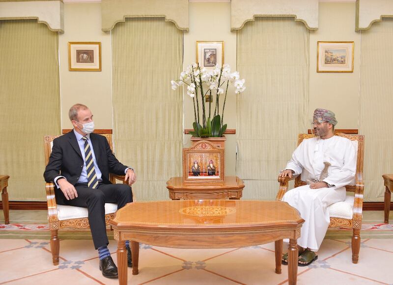 سفيرا بريطانيا ومصر الجديدان يبدآن عملهما