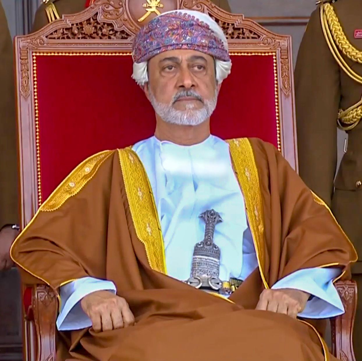 بالصور: جلالة السلطان المعظم يرعى العرض العسكري