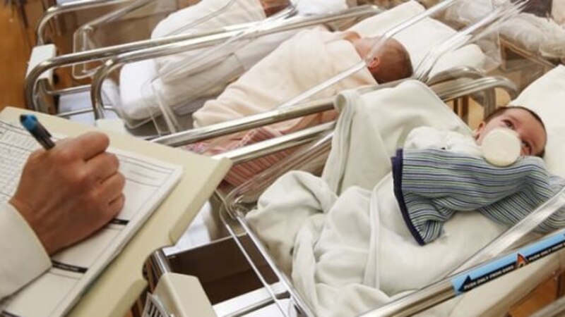 بالأرقام: انخفاض في عدد المواليد وارتفاع الوفيات