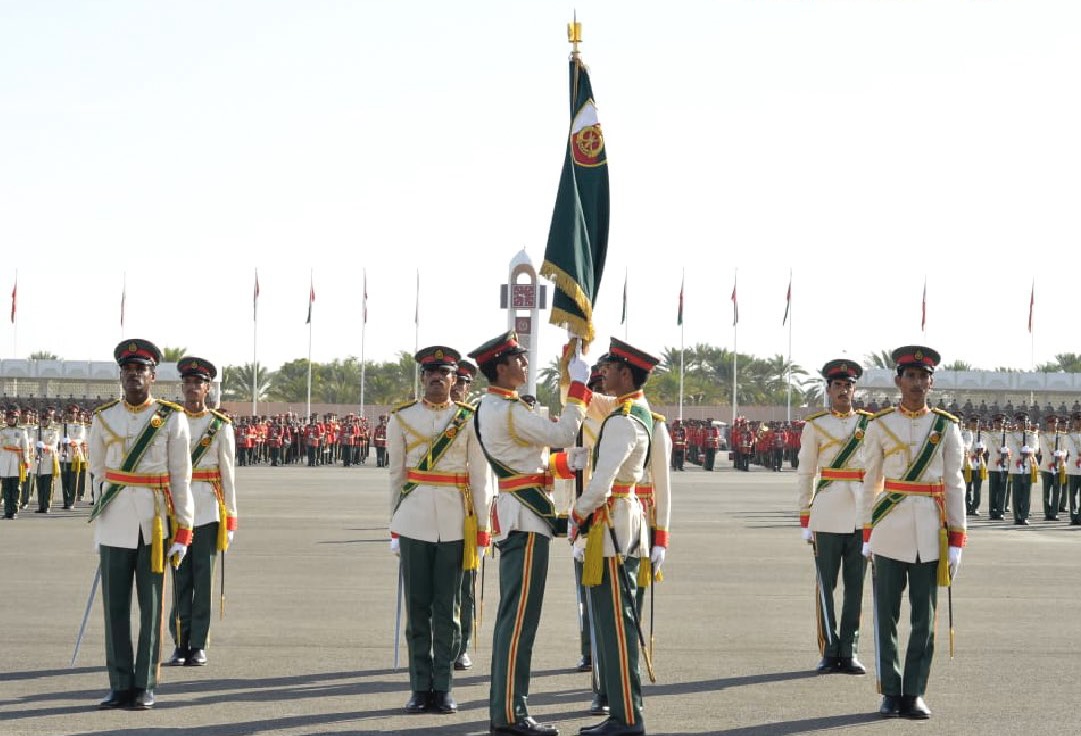 ‎لأول مرة: تخريج دورة الضباط المرشحين من العنصر النسائي من كلية السلطان قابوس العسكرية