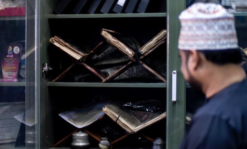 شاب عماني يحول تاريخ عمان لصيغة رقمية..ويفوز بجائزة الإجادة الشبابية