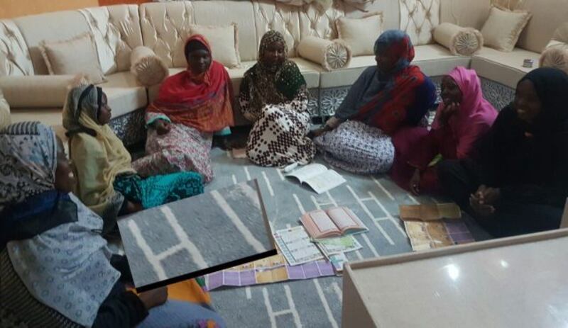 عُمانية تأخذ على عاتقها تعليم الإسلام لعاملات المنازل