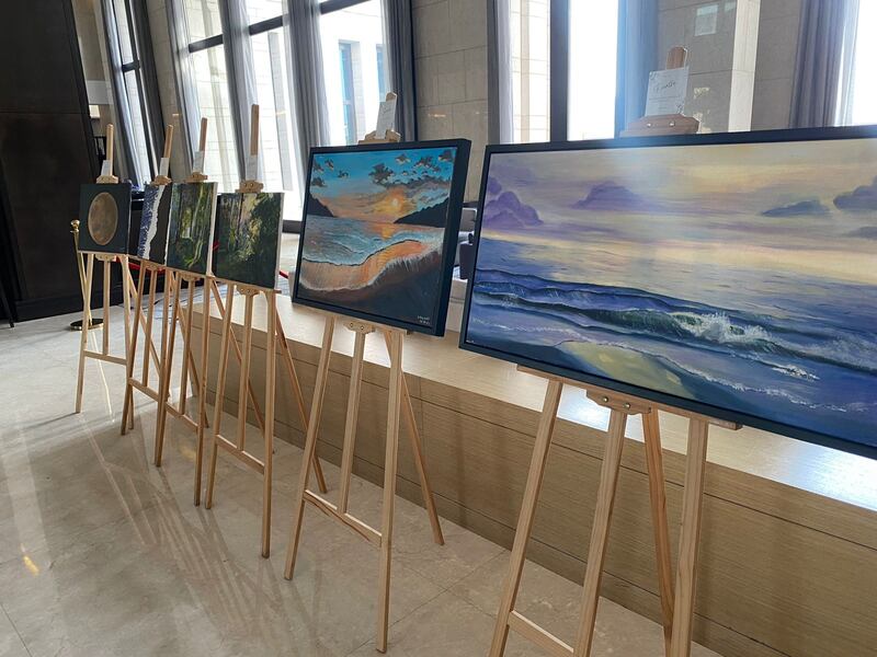 لحظات غضب وحزن ألهمتها الاتجاه نحو الرسم؛ فما قصة الفنانة بشرى البوسعيدية؟