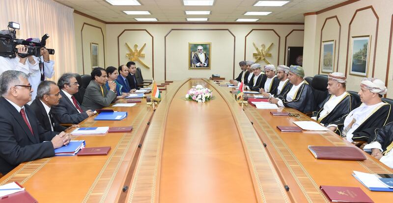 السنيدي: ناقشنا تسهيل عبور الخضروات والفواكه مباشرة من موانئ الهند إلى السلطنة