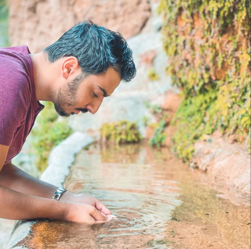 أوصى بنشر مقاطعه المرئية بعد وفاته: قصة شاب عُماني مع “السرطان”