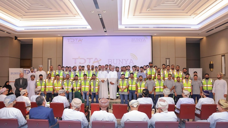 “العمل” تحتفل بالمتخرجين من دورتين