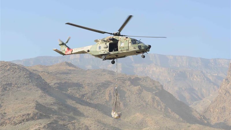 نقل مواد استهلاكية إلى منطقة جبلية