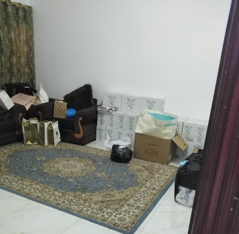 بالصور: مداهمة منزلين في السيب