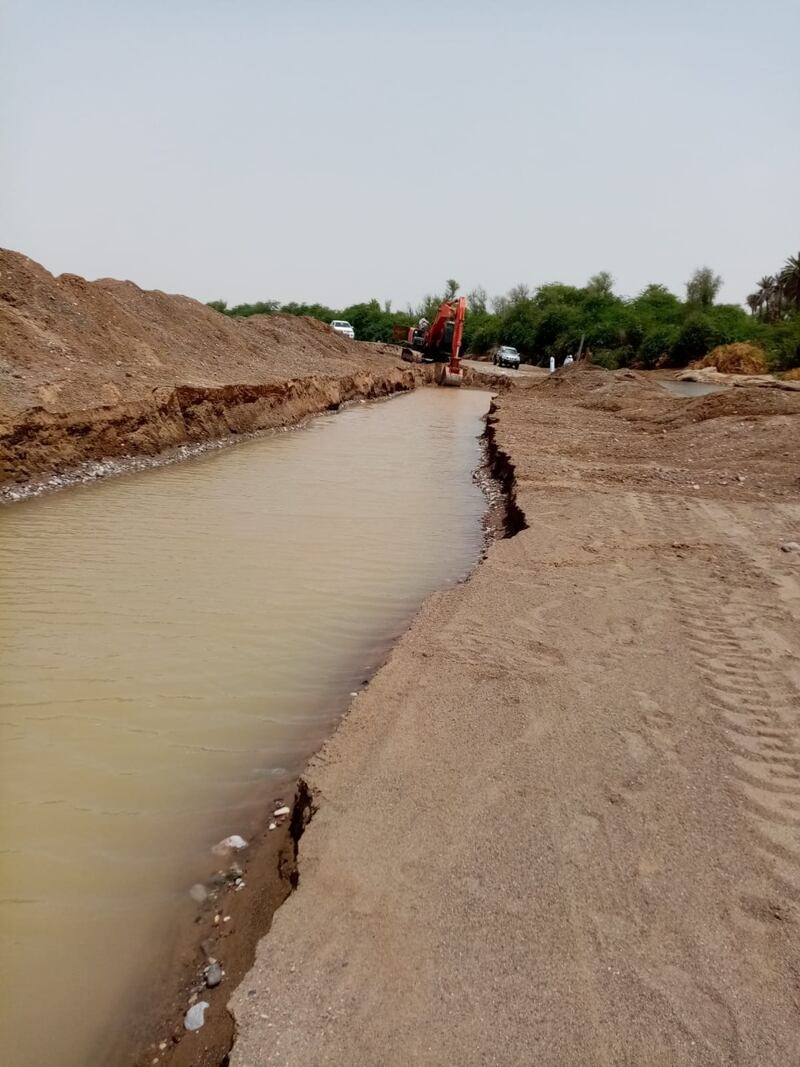 فلج السوقية..الوادي يطمر والأهالي يصينون