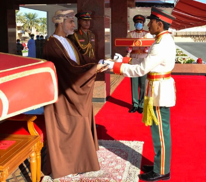 ‎لأول مرة: تخريج دورة الضباط المرشحين من العنصر النسائي من كلية السلطان قابوس العسكرية