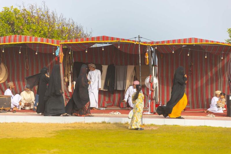 بالصور: ملتقى أجواء الأشخرة يستقطب الزوار بفعاليات منوعة