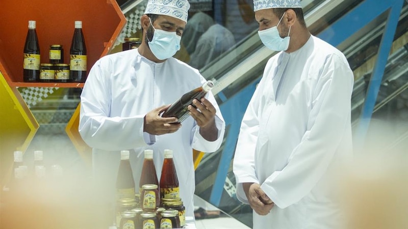 خلال 8 أيام: بيع عسل عماني بقرابة 50 ألف ريال