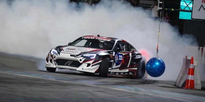 بطولات الانجراف تستهوي جمهورًا من الشباب العماني؛ فما رأيك فيها؟