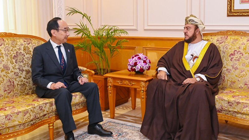 نيابةً عن جلالته.. سمو السّيد أسعد بن طارق يودّع سفراء اليابان والهند وكوريا