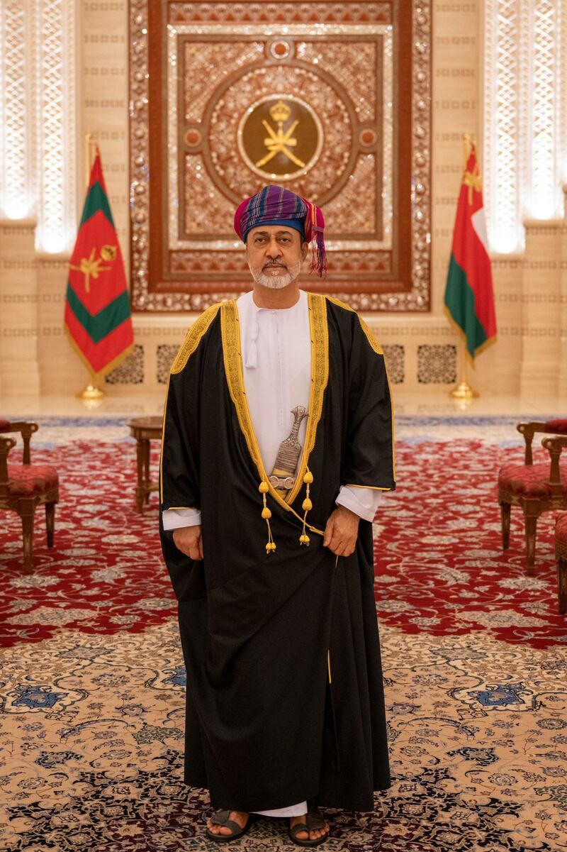 بالصور: جلالة السلطان يتقبّل أوراق اعتماد مجموعة من السفراء