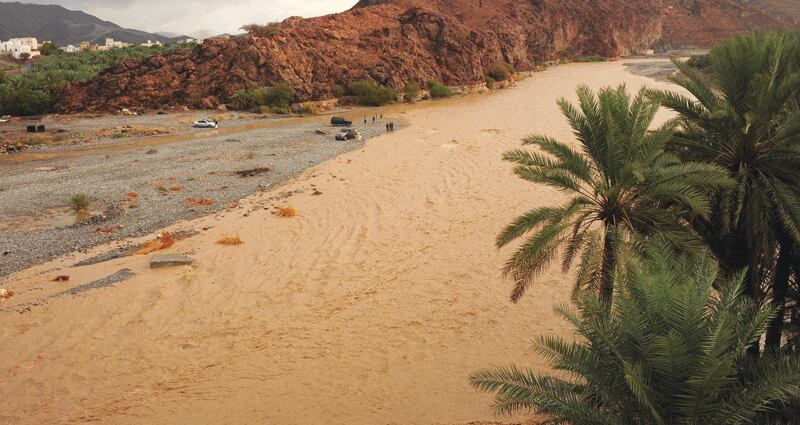 تعمّد عبور الأودية أثناء جريانها؛ سجن، وغرامة، وسقوط تعويض التأمين
