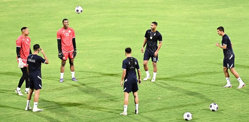 الأحمر العماني ينهي استعدادته لمواجهة منتخب العراق
