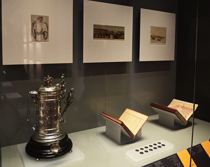 6 صور لمقتنيات السلطان قابوس بن سعيد