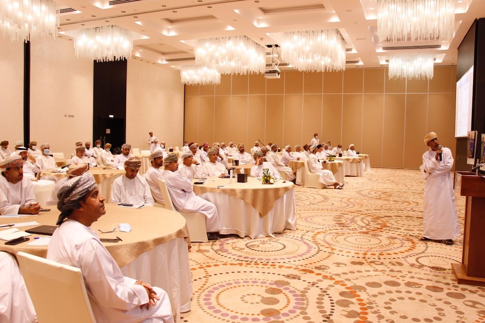 مناقشة الربط والتكامل اللوجيستي في شمال الباطنة