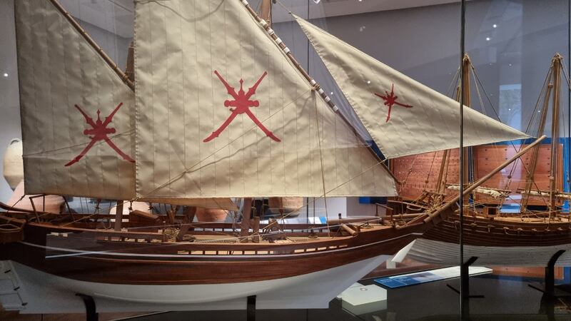 في ذكراها الـ41، ما قصة السفينة الموجودة في دوار قصر البستان؟