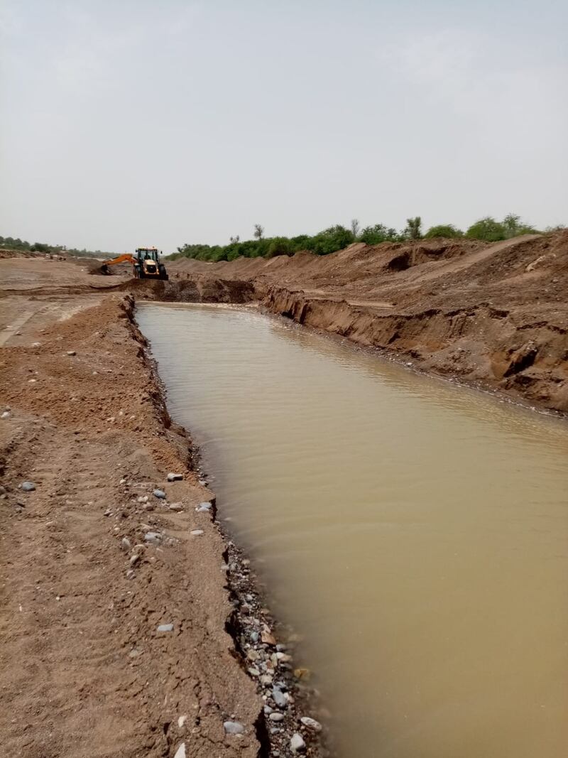 فلج السوقية..الوادي يطمر والأهالي يصينون