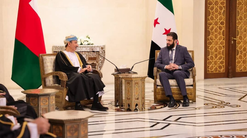 بالصور: وفد عماني يلتقي بقائد الإدارة السورية الجديدة
