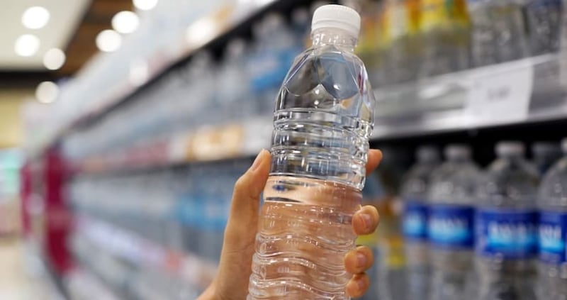 79 مصنعًا لمياه الشرب؛ فمن أيٍّ منها تشتري مياهك؟