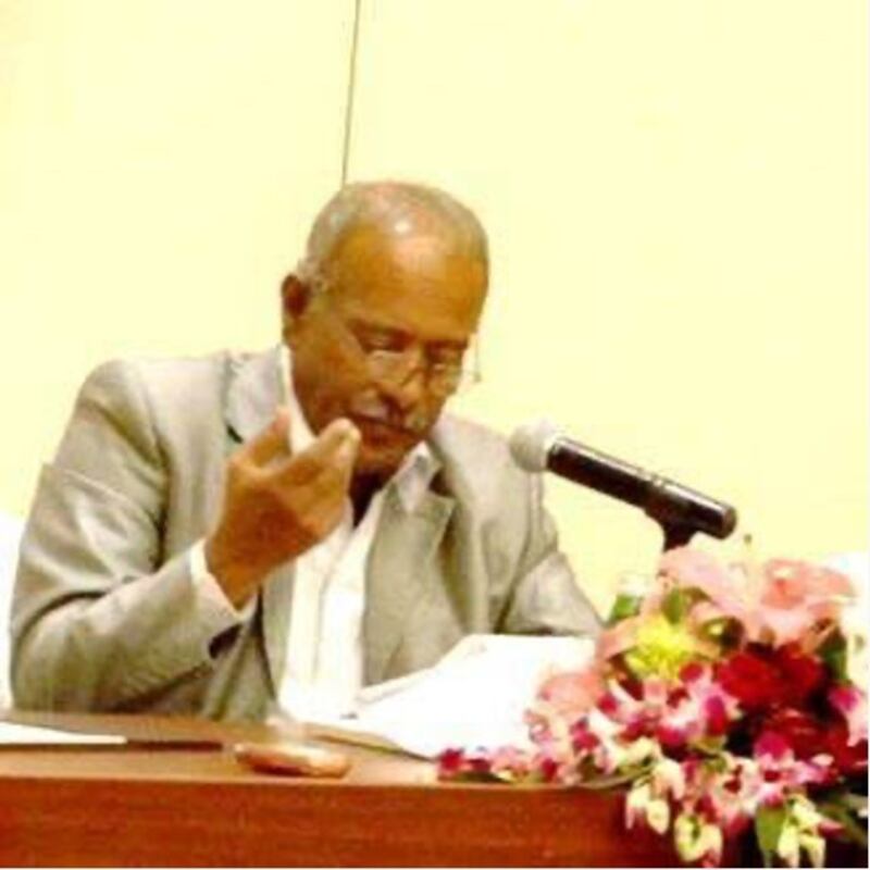 الشاعر والناقد مبارك سالمين متحدثًا لـ “أثير” عن وضع اليمن: مأساة حقيقية بكل المقاييس