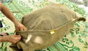 الشواء العُماني وجبة العيد الفريدة ..تعرّف على مراحل إعداده بالصور