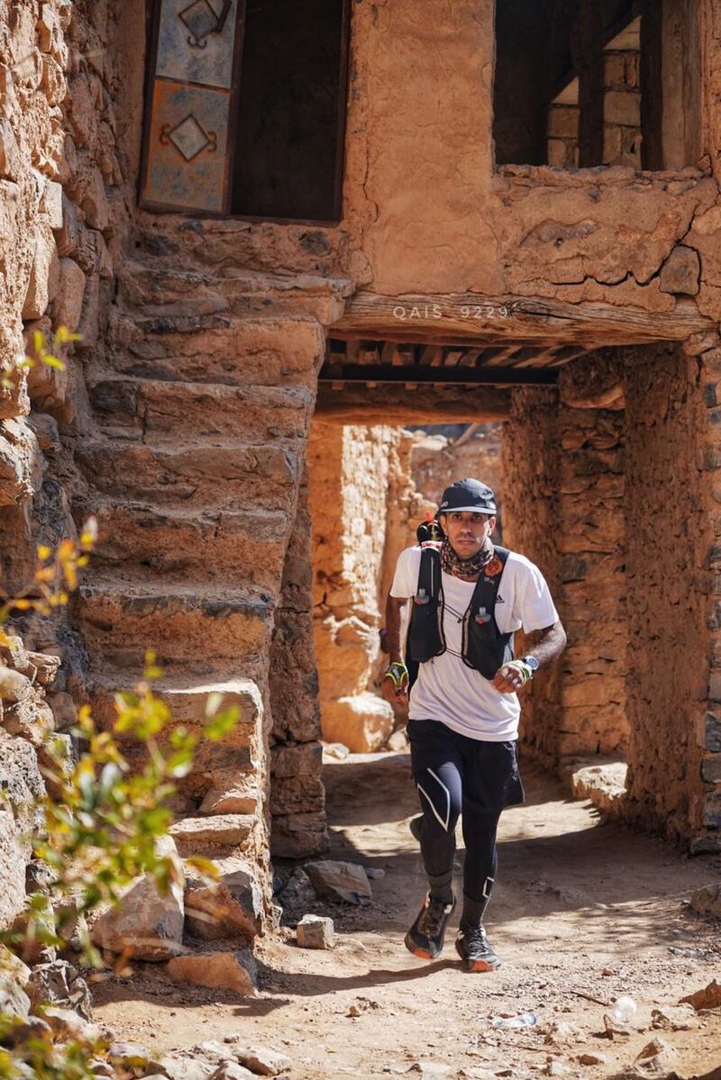 عداء عماني يقطع 150 كم في 30 ساعة