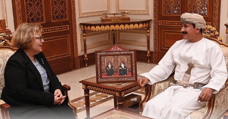 لمناقشة القضايا الراهنة: وزير المكتب السلطاني يستقبل مسؤولة أمريكية