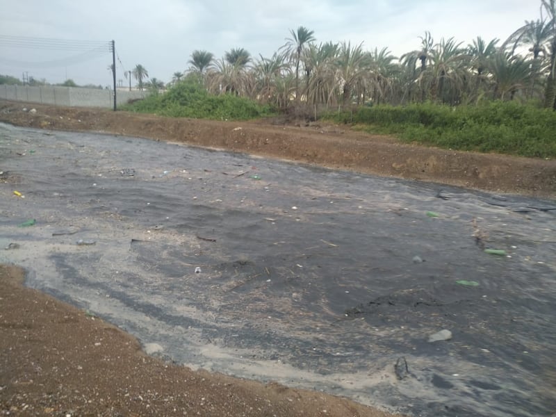 بالصور: وادٍ أسود في الخابورة ومواطنون مُتفاجِئون